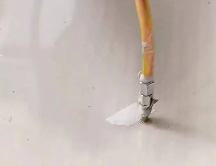 潼南瓷砖空鼓维修公司专业解答在瓷砖铺贴过程中，如果使用的砂料过粗（如全部使用了粗砂），可能会导致以下问题